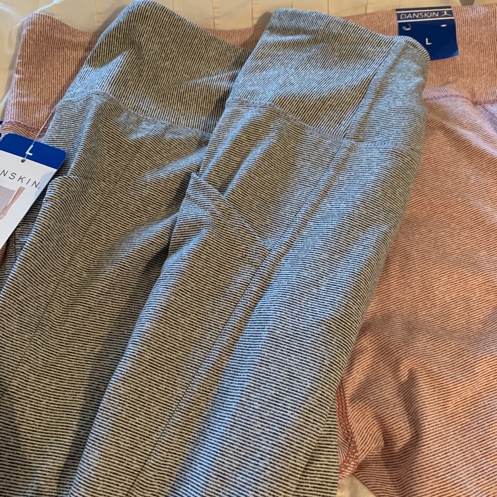 Size L NWT Danskin Leggings